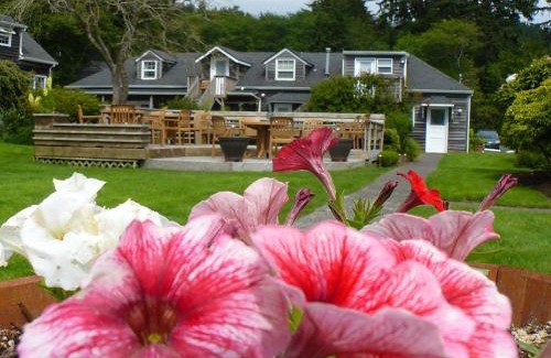 Cannon Beach Hotel | Ecola Creek Lodge