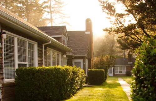 Cannon Beach Hotel | Ecola Creek Lodge