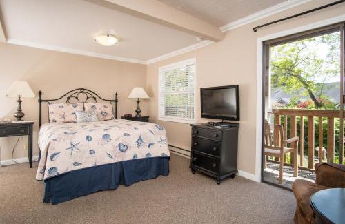 Cannon Beach Hotel | Ecola Creek Lodge