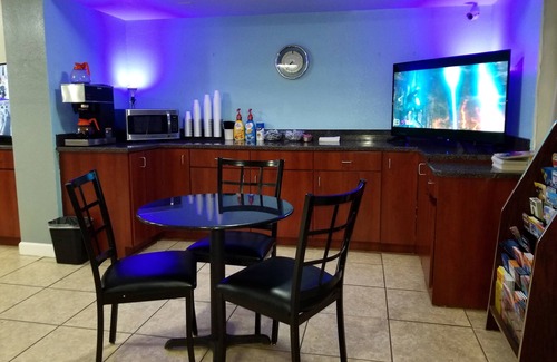 National Gardens Hotel | Econo Inn