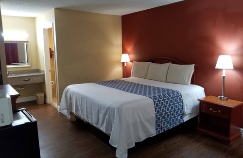 National Gardens Hotel | Econo Inn