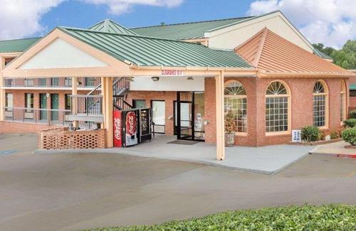 Acworth Cabin | Econo Lodge Acworth East