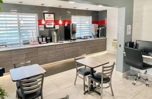 Cartersville Hotel | Econo Lodge Cartersville-Emerson Lake Point
