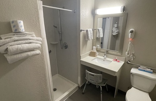Cartersville Hotel | Econo Lodge Cartersville-Emerson Lake Point