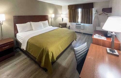 Cartersville Hotel | Econo Lodge Cartersville-Emerson Lake Point