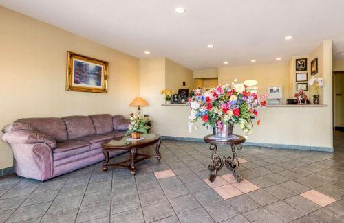 Cimarron Hills Hotel | Econo Lodge Colorado Springs near Airport