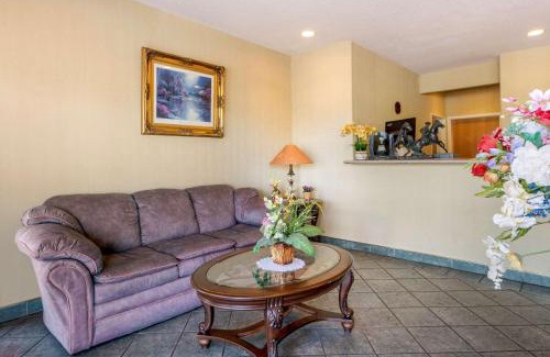 Cimarron Hills Hotel | Econo Lodge Colorado Springs near Airport