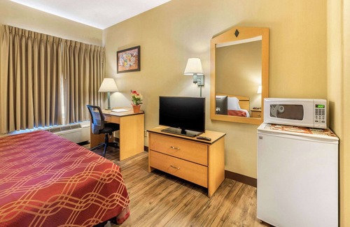 Cimarron Hills Hotel | Econo Lodge Colorado Springs near Airport