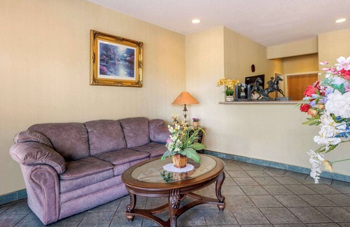 Cimarron Hills Hotel | Econo Lodge Colorado Springs near Airport