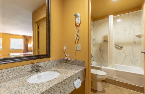 Kingsland Hotel | Econo Lodge Cumberland