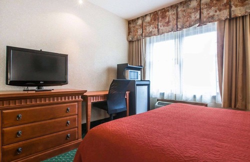 Queensbury Hotel | Econo Lodge Glens Falls/Lake George