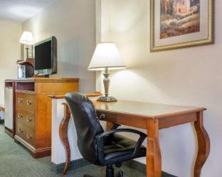 Griffin Hotel | Econo Lodge Inn & Suites Griffin North