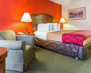Griffin Hotel | Econo Lodge Inn & Suites Griffin North