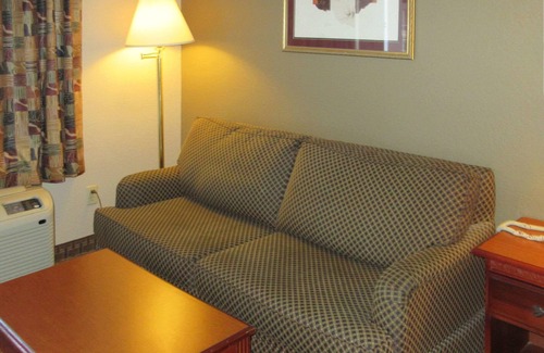 Manchester Hotel | Econo Lodge Inn & Suites Manchester North