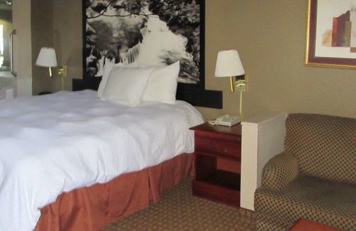 Manchester Hotel | Econo Lodge Inn & Suites Manchester North