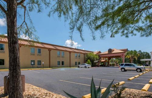 Diamondhead Hotel | Econo Lodge Inn & Suites Diamondhead
