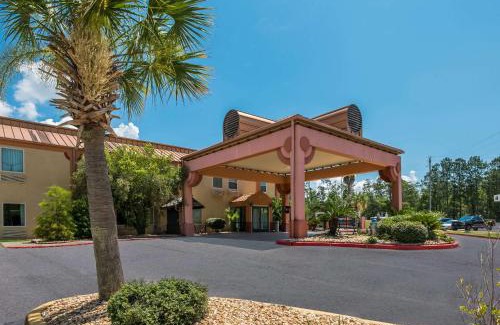 Diamondhead Hotel | Econo Lodge Inn & Suites Diamondhead