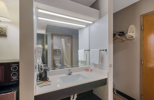 Diamondhead Hotel | Econo Lodge Inn & Suites Diamondhead