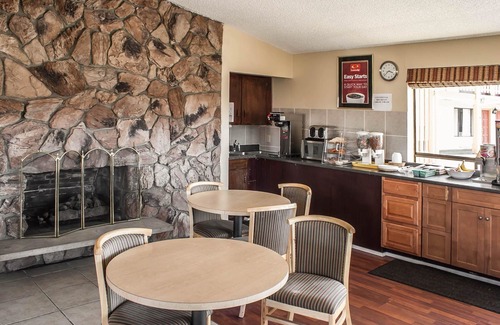 Aberdeen Hotel | Econo Lodge Inn & Suites