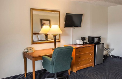 Aberdeen Hotel | Econo Lodge Inn & Suites