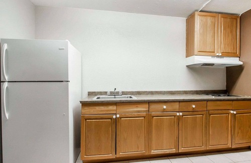 Jackson Hotel | Econo Lodge Inn & Suites