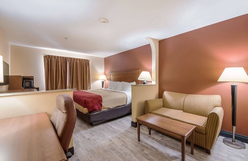 Little Rock Hotel | Econo Lodge Inn & Suites Little Rock SW
