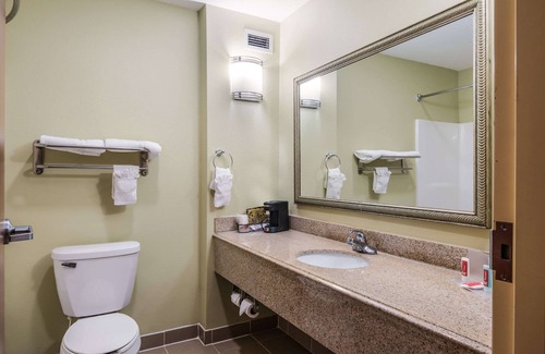 Little Rock Hotel | Econo Lodge Inn & Suites Little Rock SW