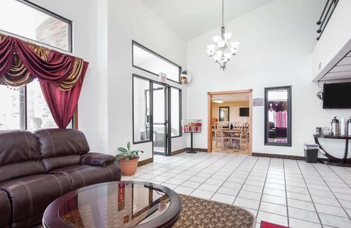 North Kansas City Cabin | Econo Lodge Kansas City Downtown North