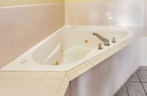 Laurel Hotel | Econo Lodge Laurel