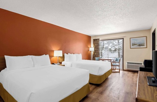 Manistee Hotel | Econo Lodge Manistee