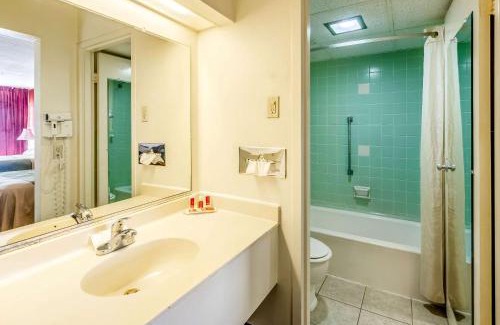Martinsville Cabin | Econo Lodge Martinsville
