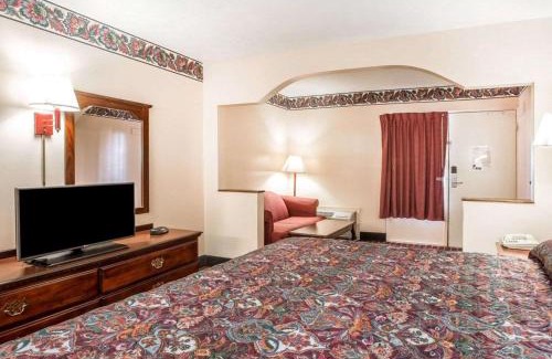 McDonough Cabin | Econo Lodge McDonough South