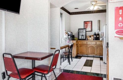 McDonough Cabin | Econo Lodge McDonough South