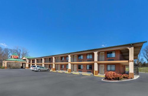Nashville Cabin | Econo Lodge Nashville near Percy Priest Lake