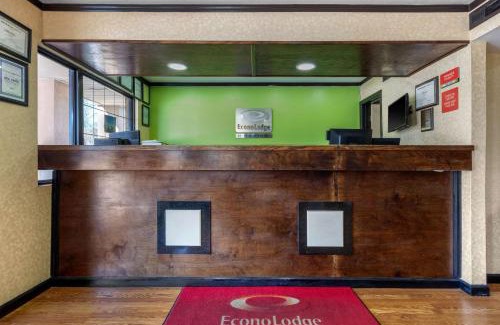 Nashville Cabin | Econo Lodge Nashville near Percy Priest Lake