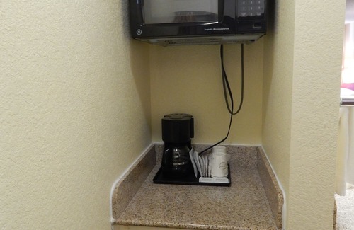 Fleet Hotel | Econo Lodge Naval Station Norfolk
