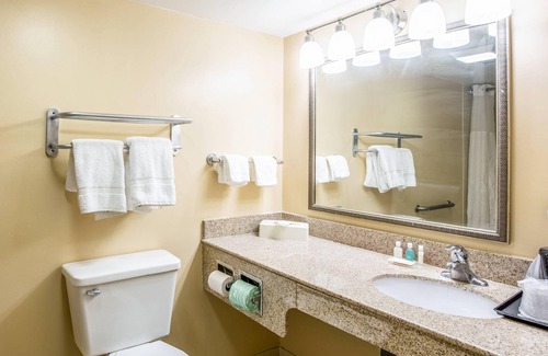 Fleet Hotel | Econo Lodge Naval Station Norfolk