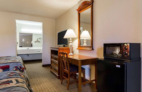 Mosby Hotel | Econo Lodge Richmond