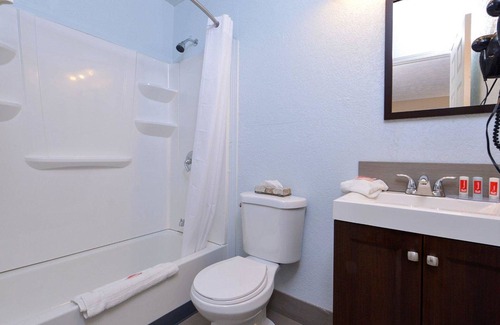Rochester Hotel | Econo Lodge Rochester I-90 & I-390