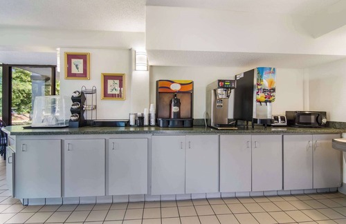 Southwest Raleigh Hotel | Econo Lodge South