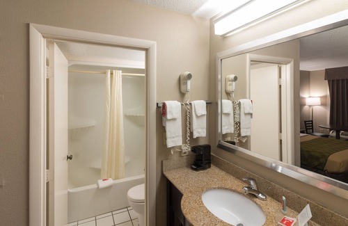 Southwest Raleigh Hotel | Econo Lodge South