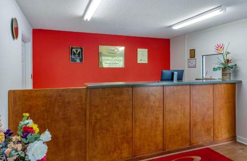 West Southern Pines Hotel | Econo Lodge & Suites Southern Pines