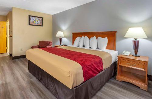 West Southern Pines Hotel | Econo Lodge & Suites Southern Pines