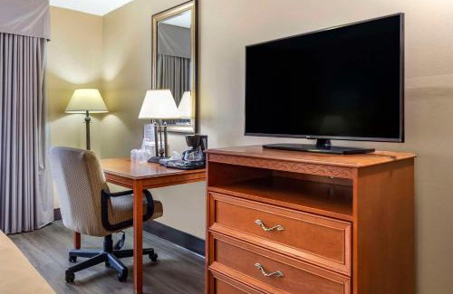West Southern Pines Hotel | Econo Lodge & Suites Southern Pines