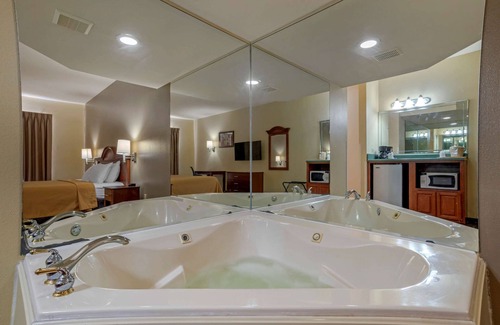 Flowood Hotel | Econo Lodge & Suites