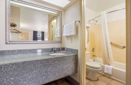 Lebanon Hotel | Econo Lodge