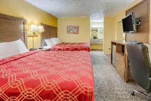 Lenoir City Cabin | Econo Lodge