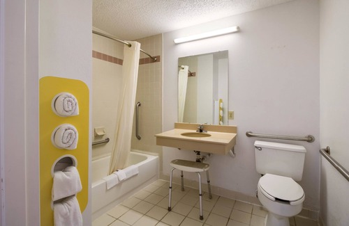 Metter Hotel | Econo Lodge