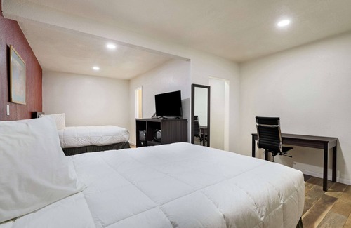 Needles Hotel | Econo Lodge