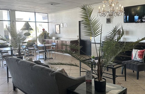 National Gardens Hotel | Econo Lodge